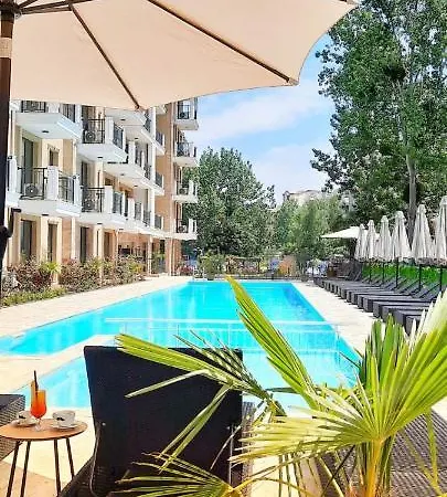 Emilia Romana Park Sluneční pobřeží