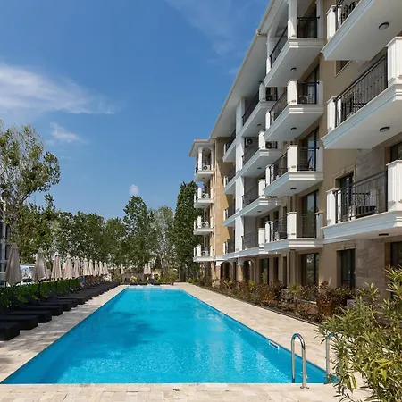 Апартхотел Emilia Romana Park 4*