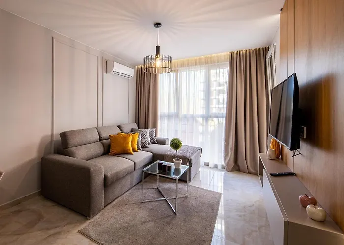 Апартхотел Emilia Romana Park 4*