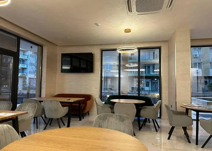 Апартхотел Emilia Romana Park