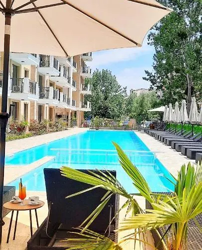 Emilia Romana Park Апартхотел 4*